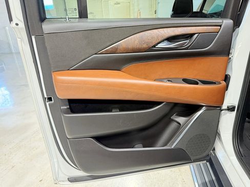 Used 2016 Cadillac Escalade ESV Premium image 39