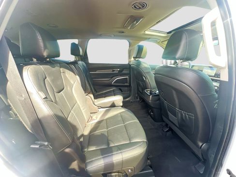 Used 2023 Kia Telluride EX w/ EX Captain's Chair Package FWD image 31