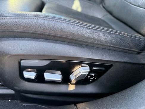 Used 2018 BMW 740e xDrive image 33