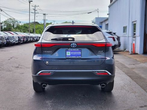 Used 2021 Toyota Venza XLE w/ Softex Package AWD/4WD image 4