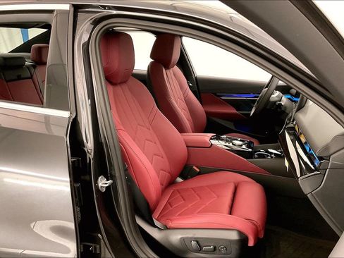 Used 2025 BMW i5 xDrive40 w/ Premium Package image 6