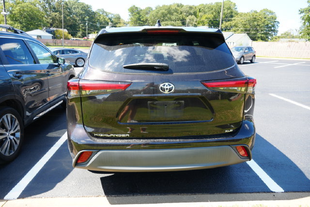 Used 2021 Toyota Highlander XLE FWD image 14