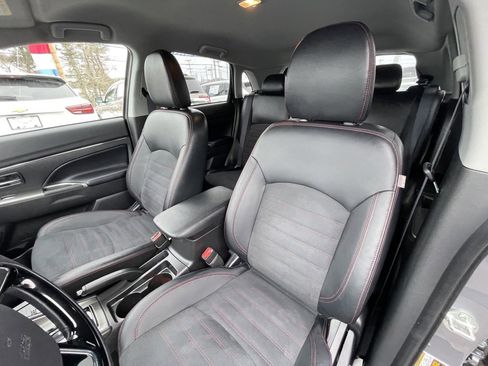 Used 2025 Mitsubishi Outlander Sport AWD image 17