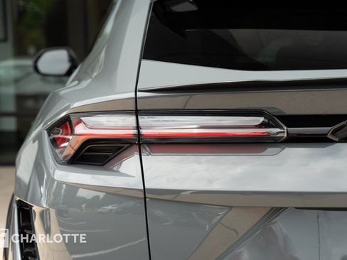 Used 2021 Lamborghini Urus AWD/4WD image 15