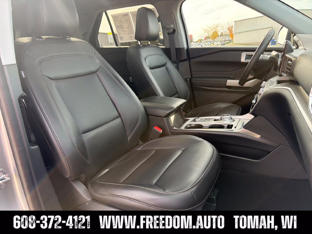 Used 2024 Ford Explorer XLT w/ Equipment Group 202A AWD/4WD image 40