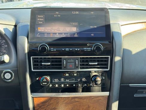 Used 2024 Nissan Armada SL w/ Captain's Chairs Package image 21
