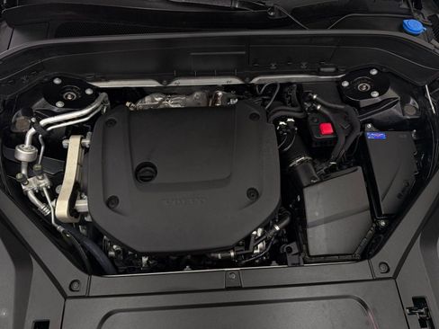 Used 2025 Volvo XC90 B6 Plus image 32