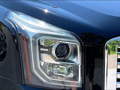 Used 2018 GMC Yukon SLT w/ Premium Edition AWD/4WD image 30
