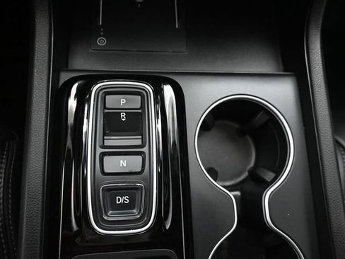 Certified 2025 Honda Pilot Touring image 16