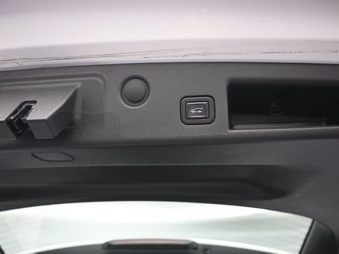 Used 2022 Chevrolet Equinox RS w/ LPO, Cargo Package AWD/4WD image 16