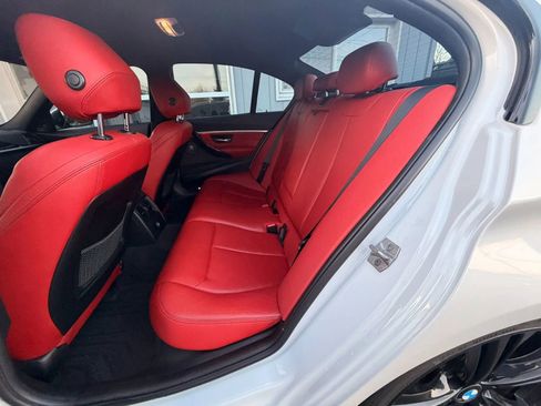 Used 2017 BMW 340i Sedan w/ Technology Package image 25