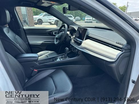 Used 2025 Jeep Compass Limited AWD/4WD image 8