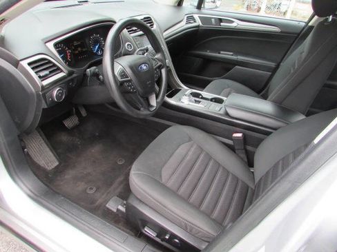 Used 2018 Ford Fusion SE FWD image 13