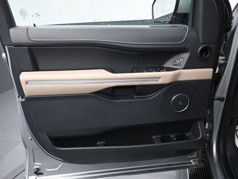 Used 2023 Ford Expedition Limited RWD image 9