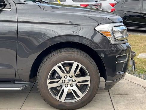 Used 2023 Ford Expedition Limited image 13