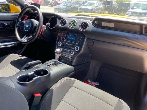 Used 2017 Ford Mustang Coupe RWD image 18