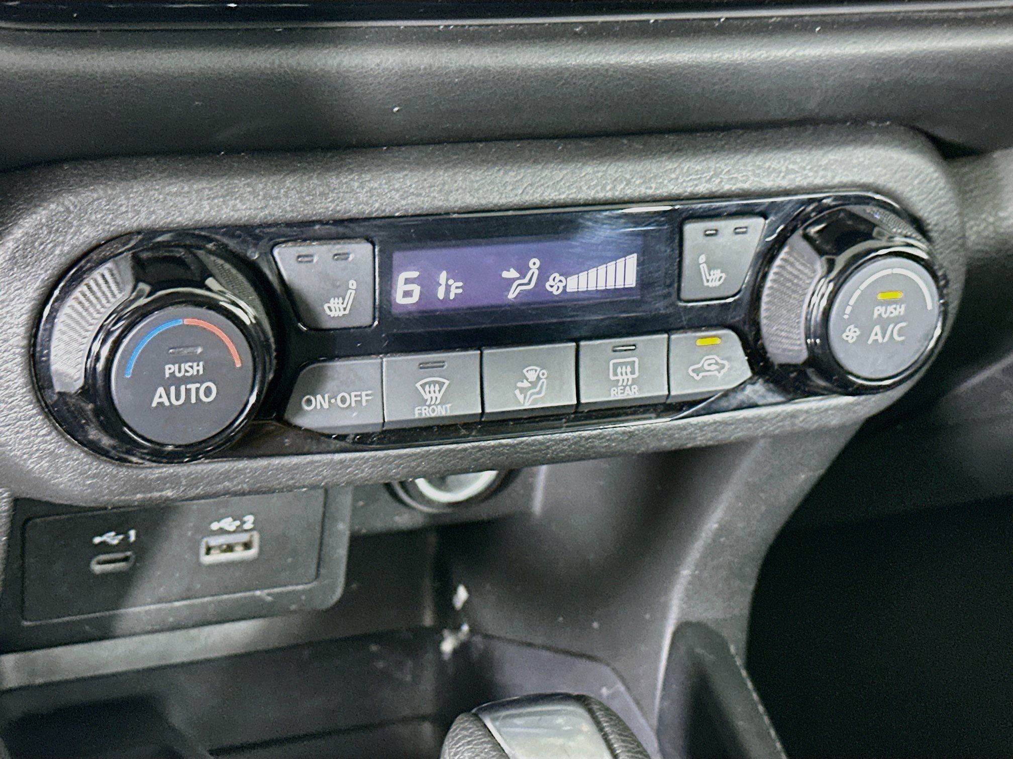 Used 2024 Nissan Kicks SR w/ SR Premium Package FWD image 23