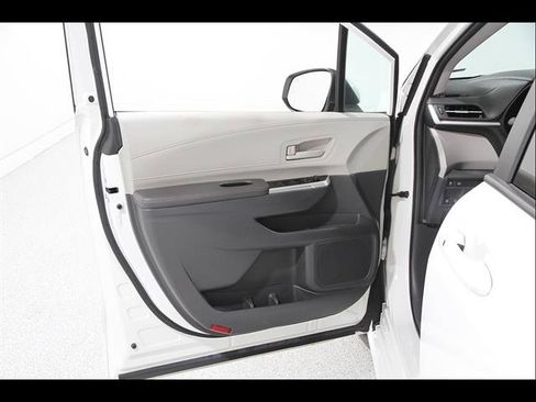 Used 2024 Toyota Sienna LE AWD/4WD image 4