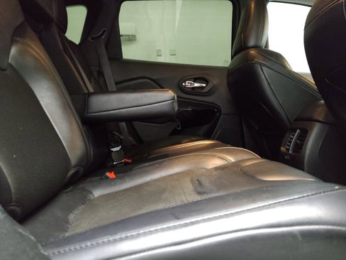 Used 2021 Jeep Cherokee Latitude Plus FWD image 19