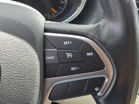 Used 2021 Jeep Grand Cherokee Limited AWD/4WD image 24