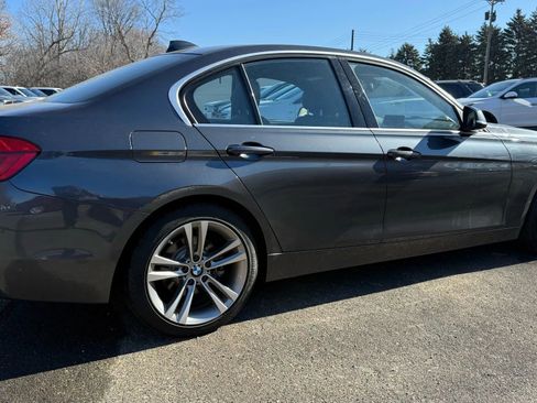 Used 2018 BMW 330i xDrive Sedan w/ Convenience Package image 10