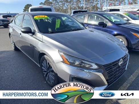 Used 2024 Nissan Altima 2.5 SV image 1