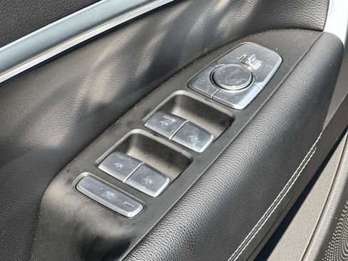 Used 2026 Genesis G70 2.5T RWD image 28