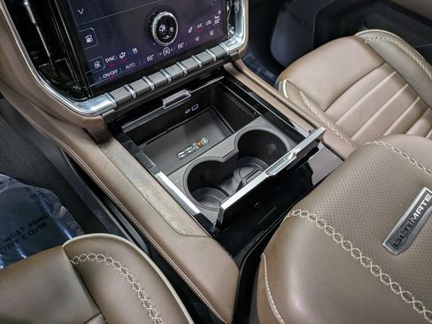 Used 2025 GMC Yukon Denali Ultimate image 13