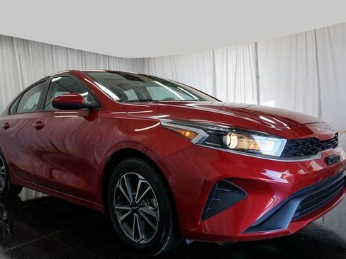 Used 2023 Kia Forte LXS image 2