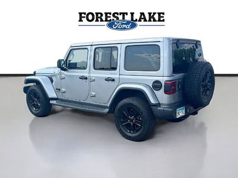 Used 2019 Jeep Wrangler Unlimited Sahara AWD/4WD image 5