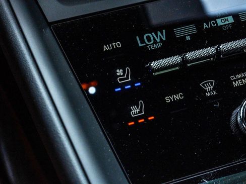 Certified 2025 Porsche Macan 4S Electric image 18