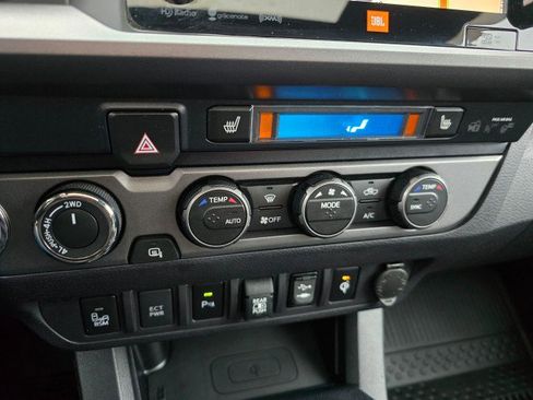 Used 2019 Toyota Tacoma TRD Sport AWD/4WD image 35