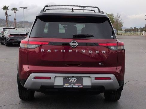 Used 2023 Nissan Pathfinder SL FWD image 14