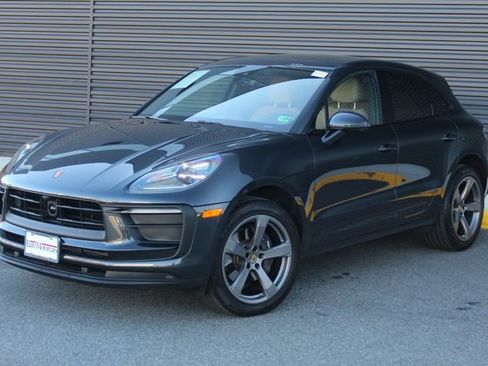 Certified 2025 Porsche Macan image 1