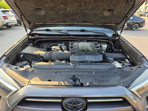 Used 2020 Toyota 4Runner SR5 Premium w/ Moonroof Package RWD image 19