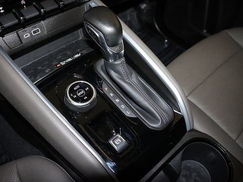 Used 2024 Chevrolet Colorado ZR2 w/ ZR2 Convenience Package III image 25