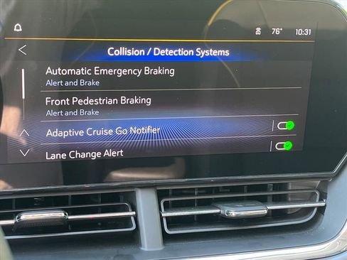 Used 2025 Chevrolet Trax ACTIV w/ Sunroof Package FWD image 16