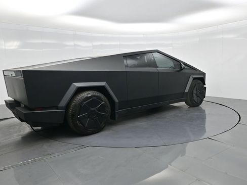 Used 2024 Tesla Cybertruck AWD Crew Cab image 7