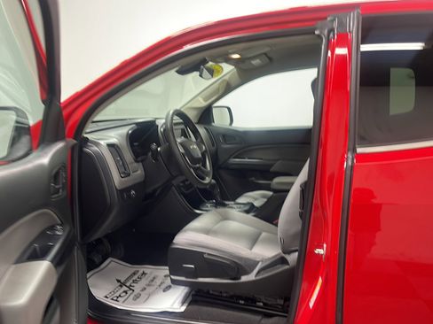 Used 2020 Chevrolet Colorado W/T w/ WT Convenience Package RWD image 2