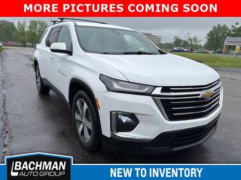 Used 2022 Chevrolet Traverse LT w/ LT Premium Package AWD/4WD image 1