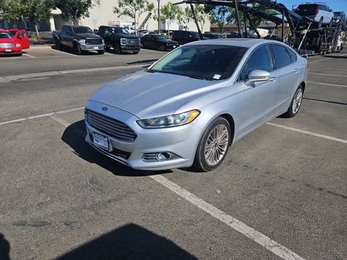 Used 2013 Ford Fusion SE FWD image 1