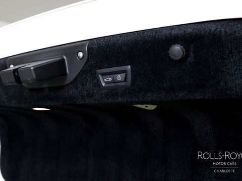 Used 2020 Rolls-Royce Dawn RWD image 21
