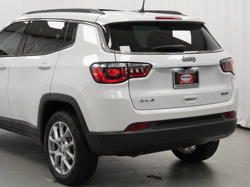Certified 2024 Jeep Compass Latitude w/ Sun and Sound Group AWD/4WD image 12