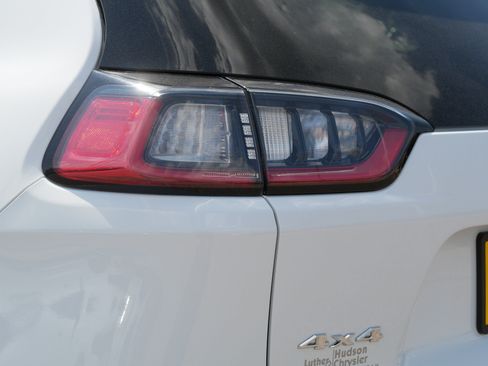 Used 2021 Jeep Cherokee Limited w/ Elite Package AWD/4WD image 17