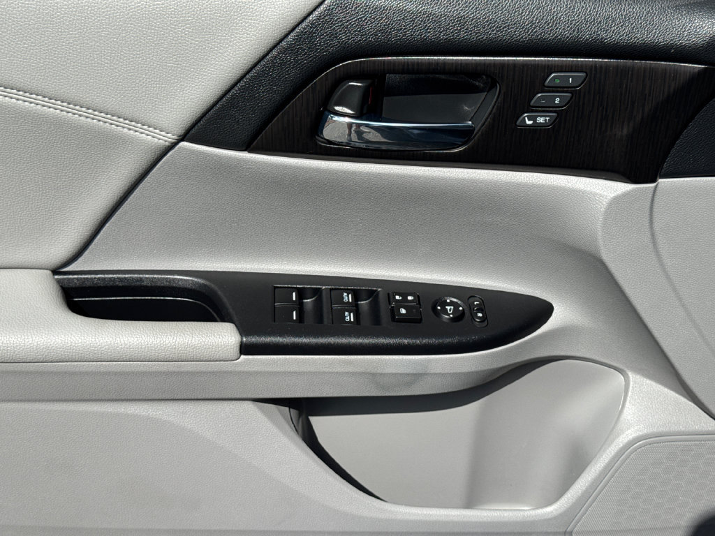 Used 2015 Honda Accord EX-L image 12