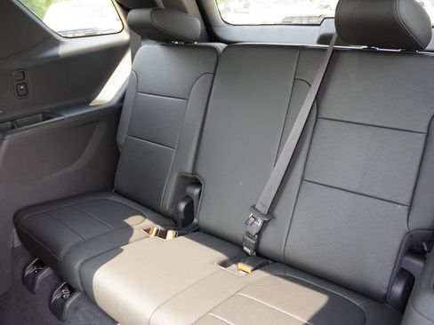 Used 2023 Chevrolet Traverse High Country AWD/4WD image 19