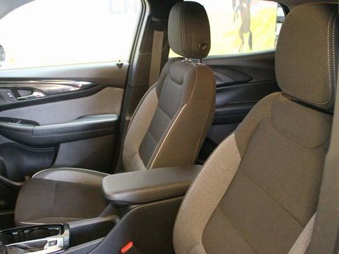 Used 2025 Chevrolet TrailBlazer LT w/ Convenience Package image 18