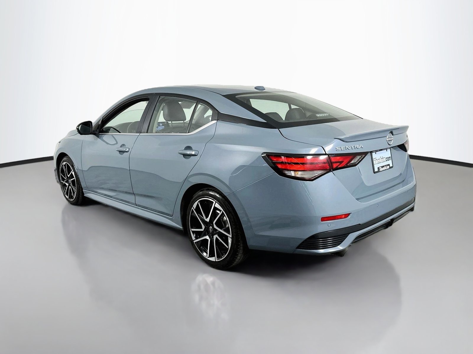Used 2025 Nissan Sentra SR w/ SR Premium Package FWD image 6