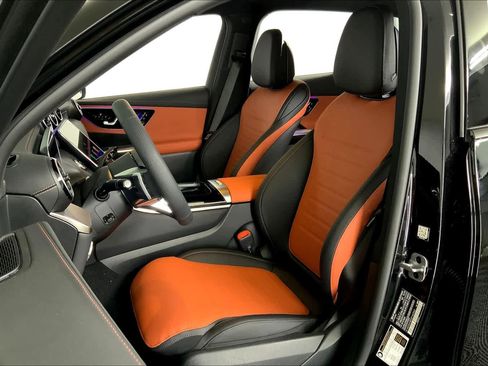 Used 2025 Mercedes-Benz GLC 300 4MATIC image 14