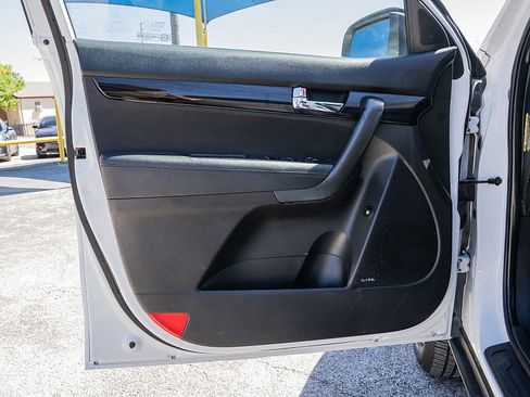 Used 2011 Kia Sorento EX w/ Premium Pkg image 10